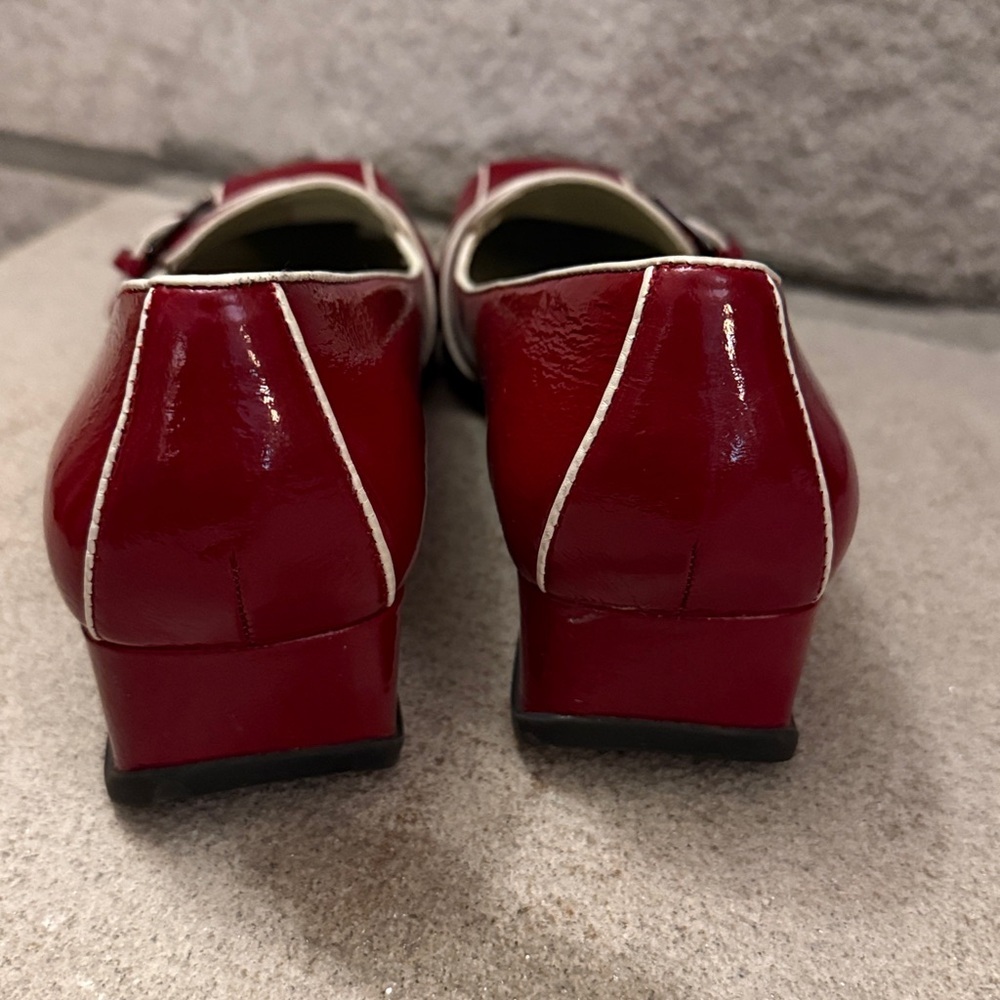 “Kenneth Cole Reaction Joan Shark Red Buckle Square-Toe Loafers - Picture 6 of 7